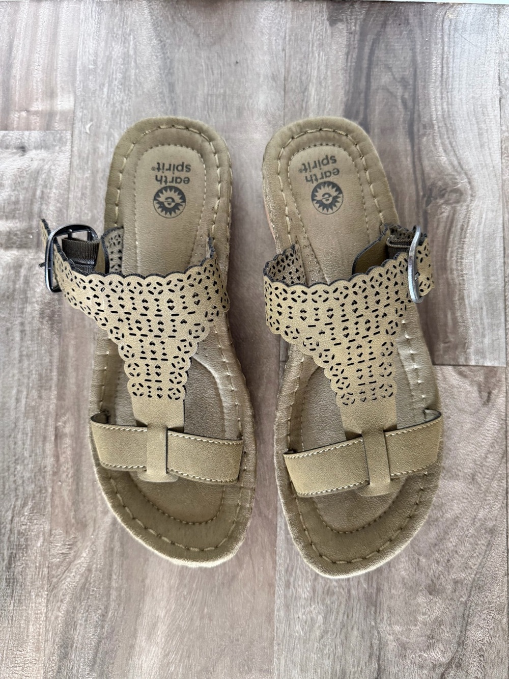 Earth Spirit hunter green Laser-Cut T-Strap Slide Sandals